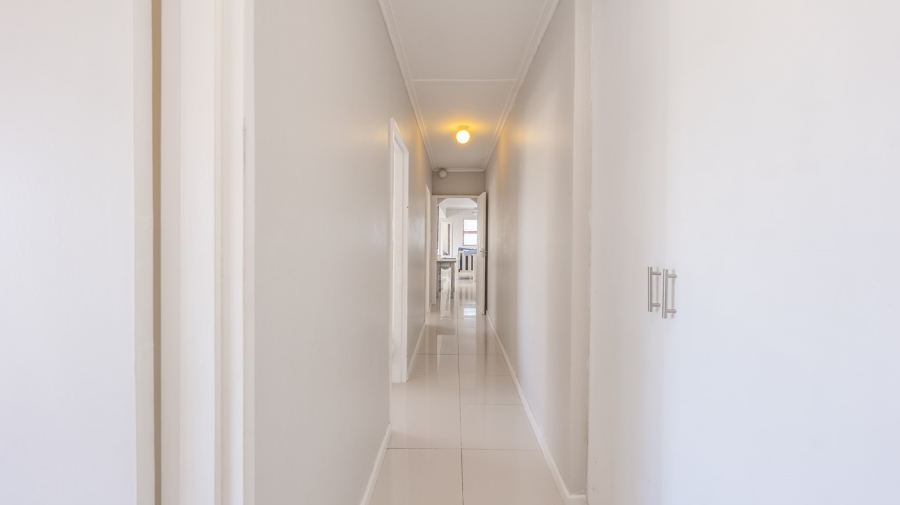 To Let 5 Bedroom Property for Rent in Struisbaai Western Cape